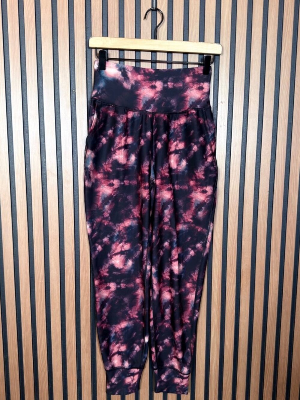 New Old Navy Small Womens Pink Black Floral Joggers High Waisted Stretch